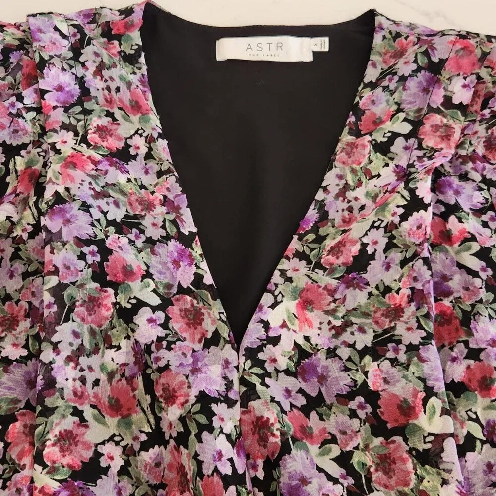 ASTR the label Sz S Lilac AOP Floral Peplum Wrap Front Blouse Peasant Puff Women